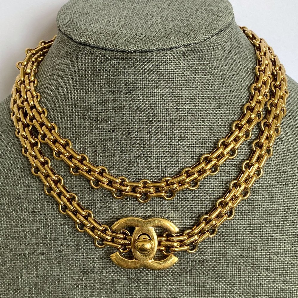 CHANEL Turnlock Necklace CC Autumn 2009 Gold Tone Authenticated